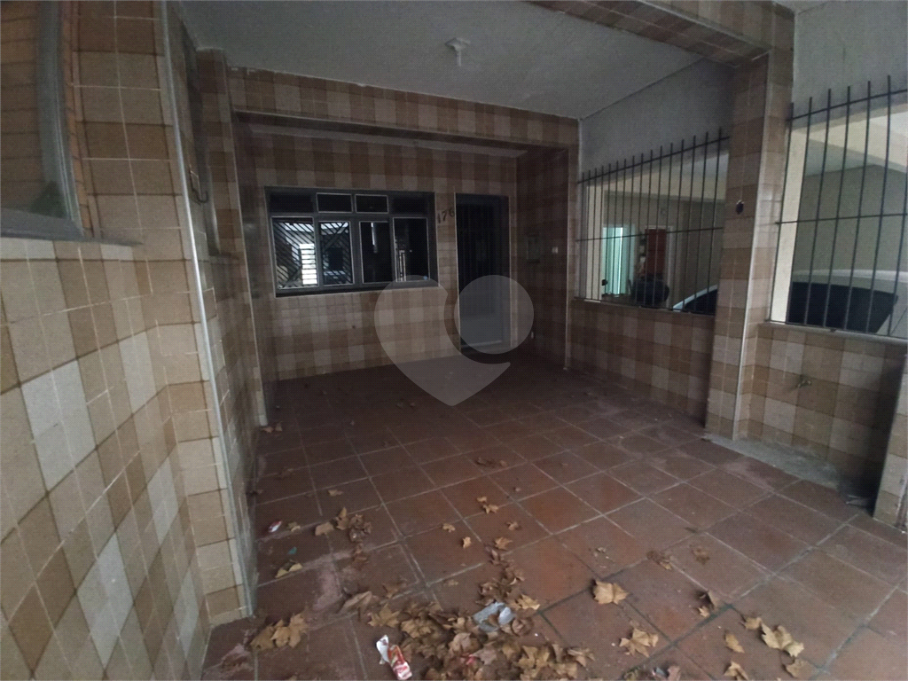 Sobrado, disponível para locação, com 2 dorms, 1 vaga, edícula - Santa Teresinha