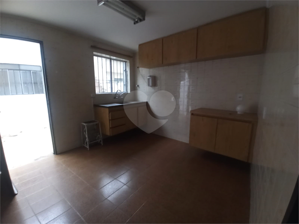 Sobrado, disponível para locação, com 2 dorms, 1 vaga, edícula - Santa Teresinha