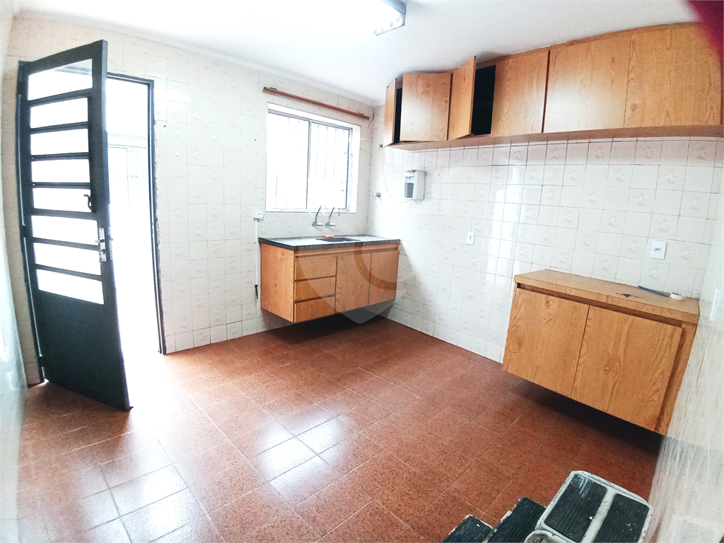 Sobrado, disponível para locação, com 2 dorms, 1 vaga, edícula - Santa Teresinha