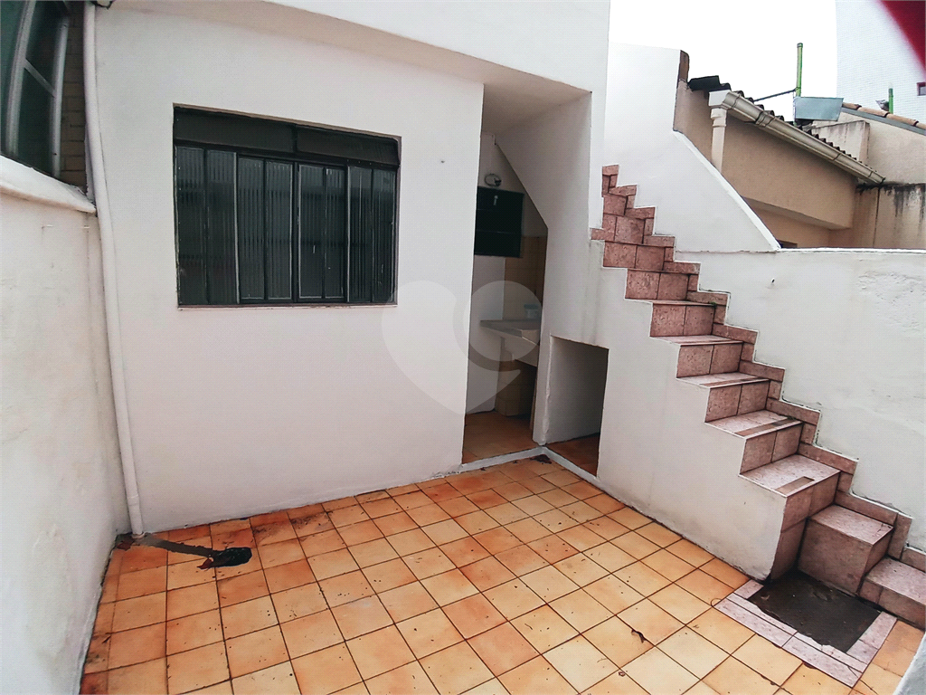 Sobrado, disponível para locação, com 2 dorms, 1 vaga, edícula - Santa Teresinha