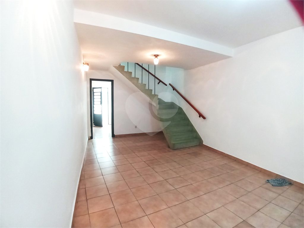 Sobrado, disponível para locação, com 2 dorms, 1 vaga, edícula - Santa Teresinha