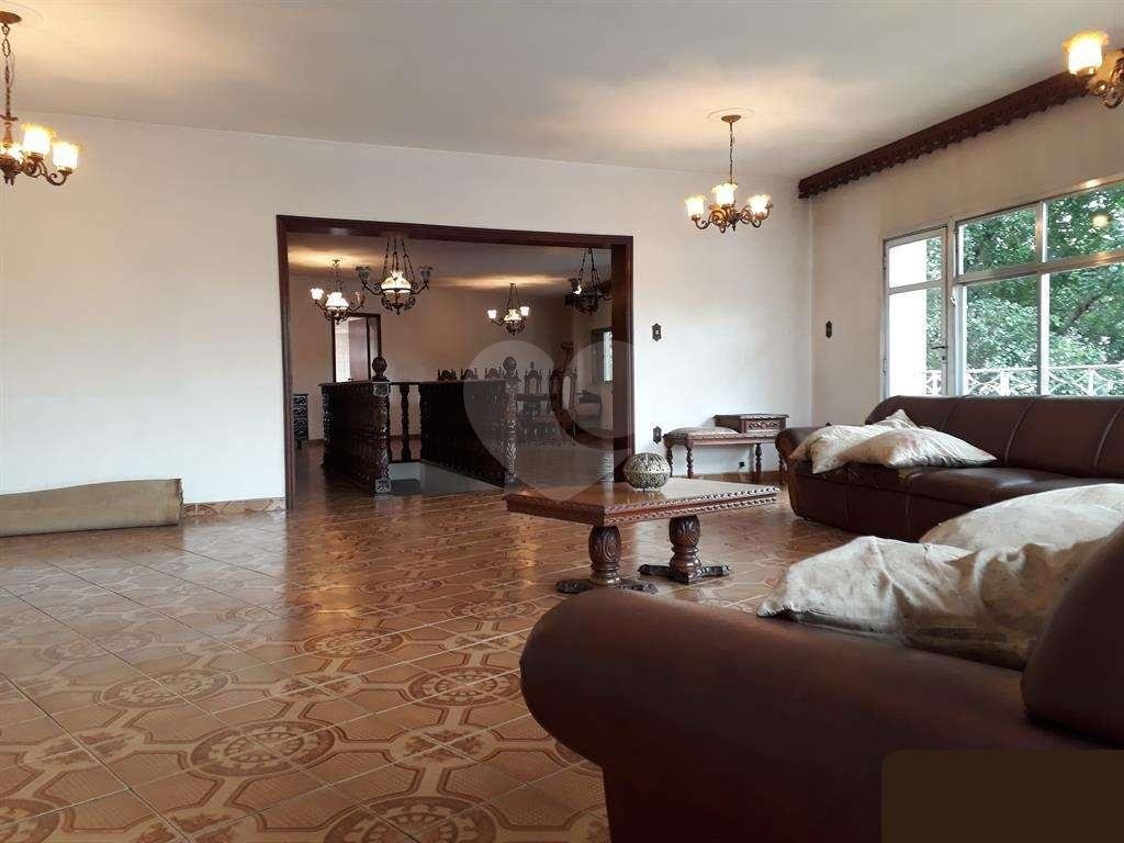 Ótimo prédio no Parque Novo Mundo comercial e ou residencial com 3 andares.