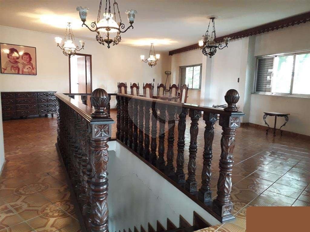 Ótimo prédio no Parque Novo Mundo comercial e ou residencial com 3 andares.