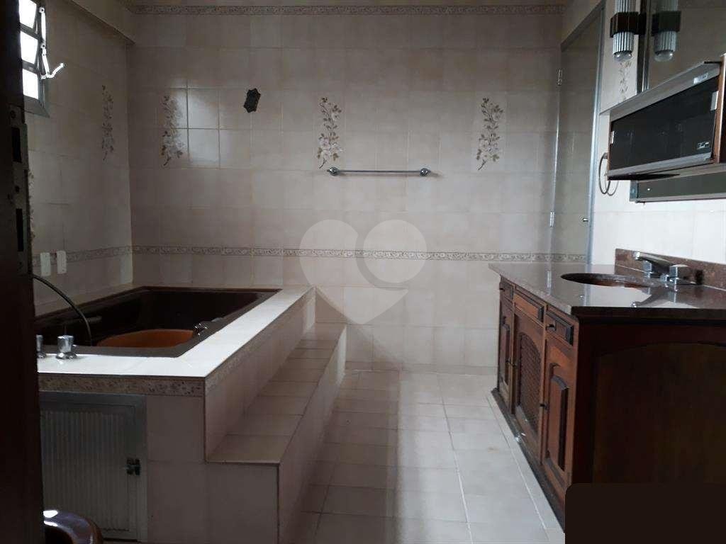 Ótimo prédio no Parque Novo Mundo comercial e ou residencial com 3 andares.