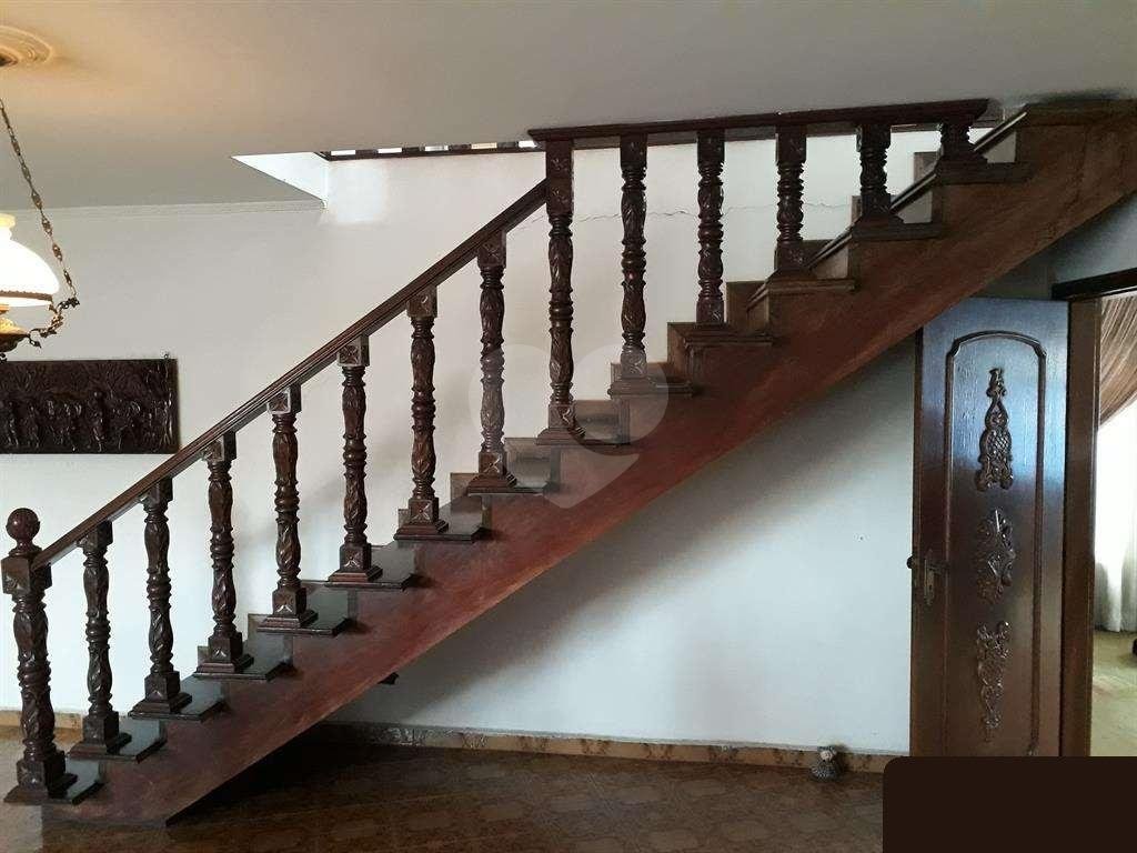 Ótimo prédio no Parque Novo Mundo comercial e ou residencial com 3 andares.