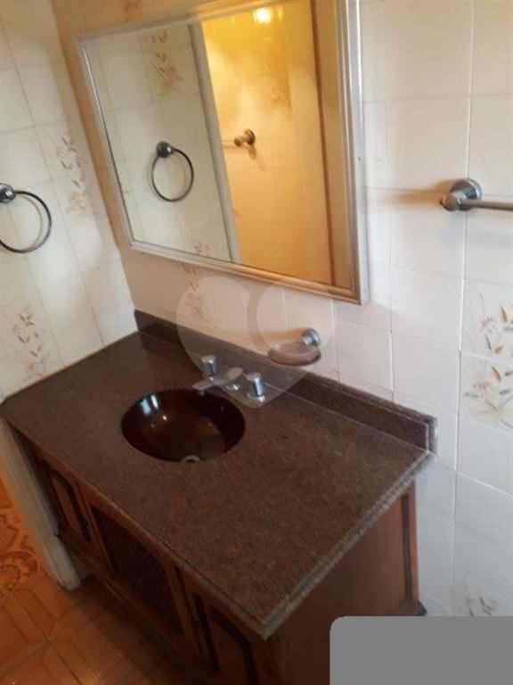 Ótimo prédio no Parque Novo Mundo comercial e ou residencial com 3 andares.
