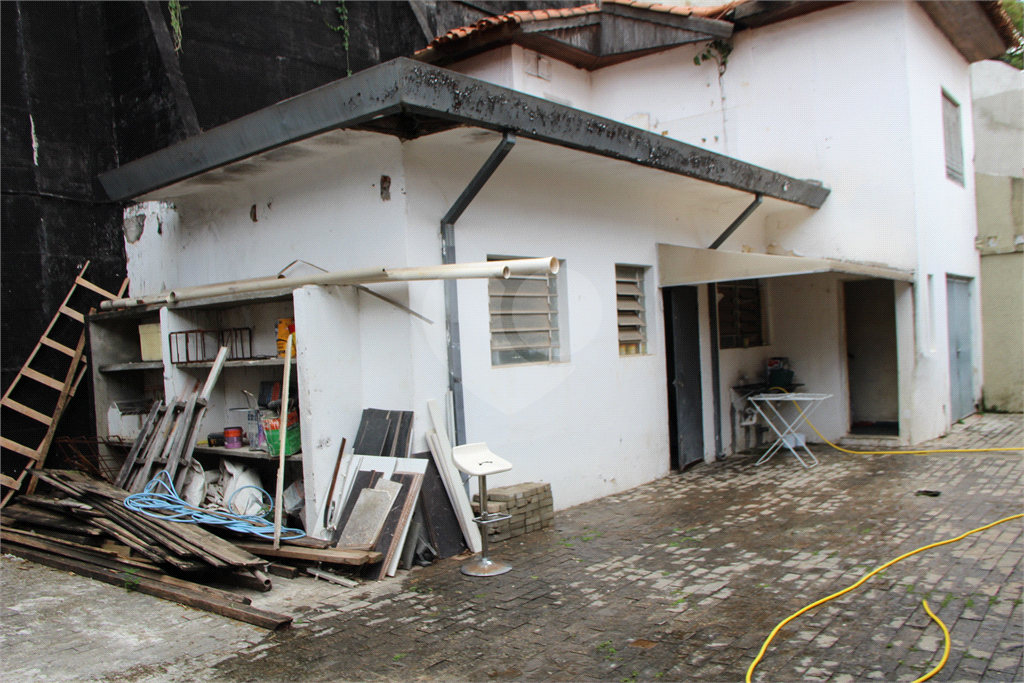 SOBRADO COMERCIAL ALTO PADRÃO COM 9 SALAS E 12 VAGAS 