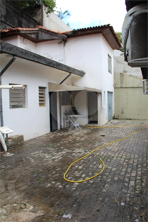 SOBRADO COMERCIAL ALTO PADRÃO COM 9 SALAS E 12 VAGAS 