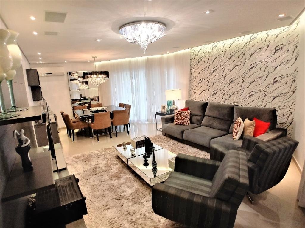 Apartamento Residencial Santa Teresinha com 160 metros