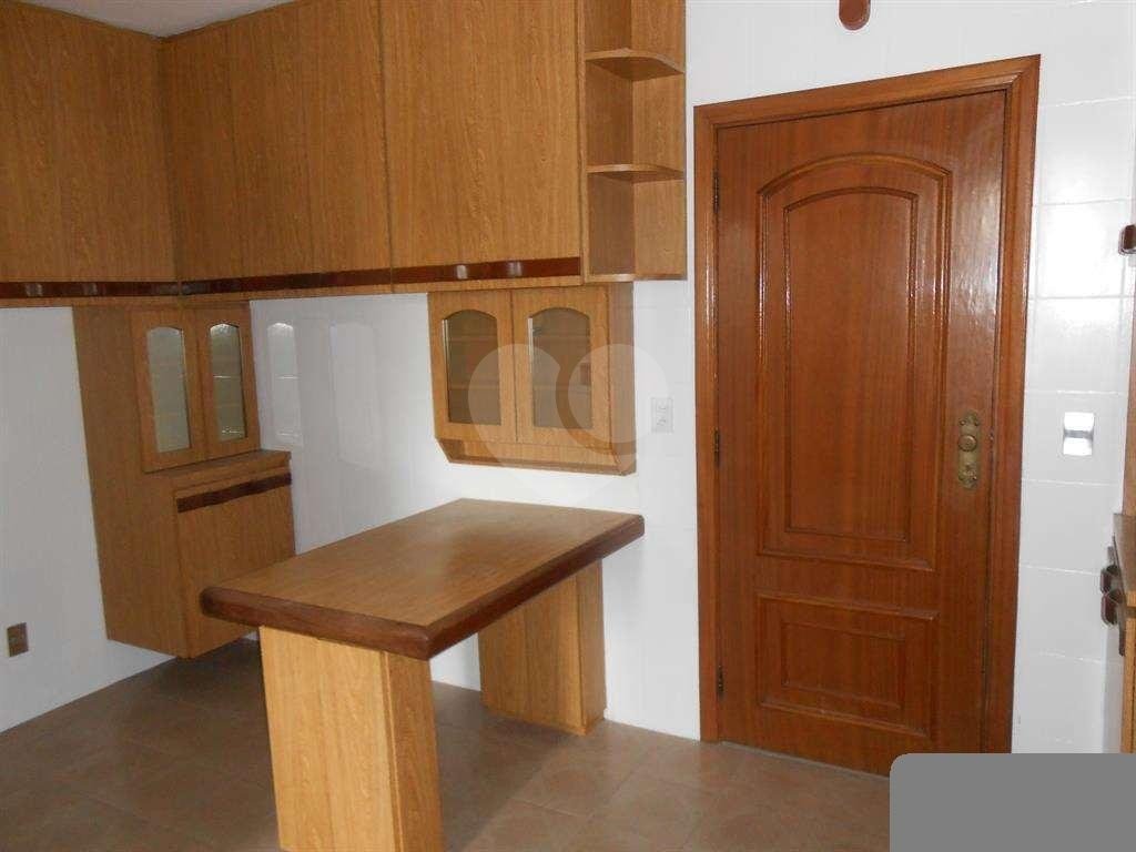 Apartamento bem localizado com 3 dormitórios sendo 1 suíte.