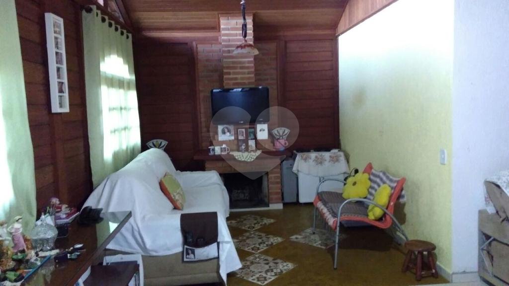 Cas em cond. fechado, serra da cantareira.