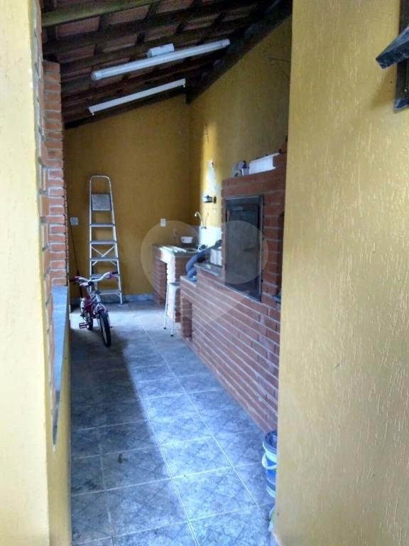 Cas em cond. fechado, serra da cantareira.