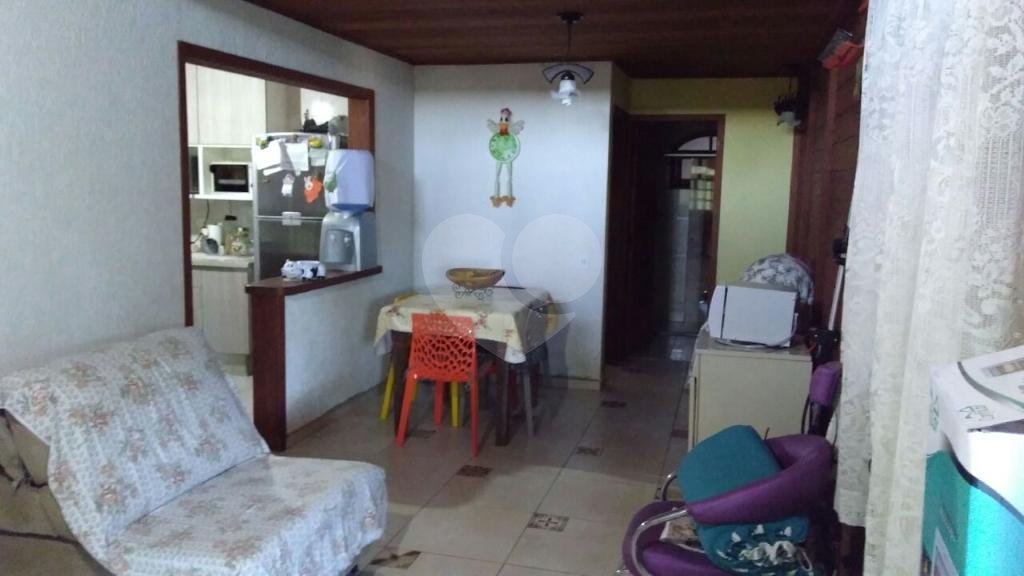 Cas em cond. fechado, serra da cantareira.
