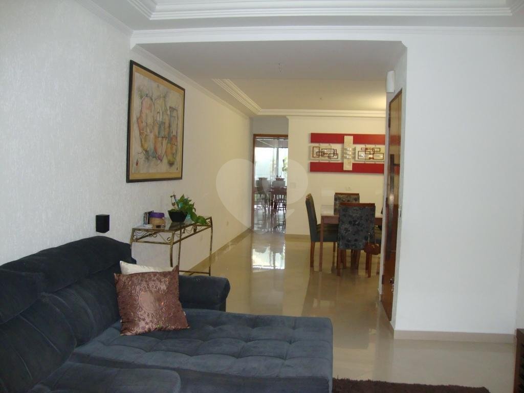 SOBRADO em ANHANGUERA