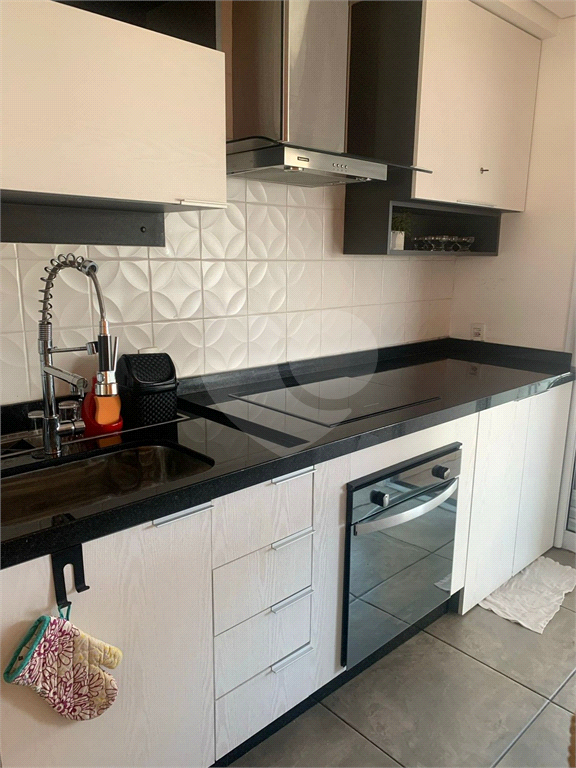 01 DORM MOBILIADO COM VAGA DE GARAGEM AO LADO DO METRÔ EM PINHEIROS 