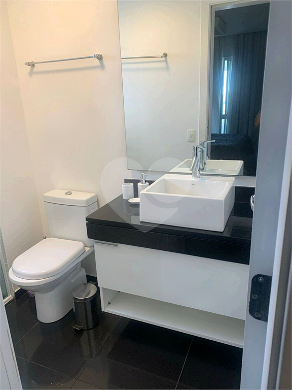 01 DORM MOBILIADO COM VAGA DE GARAGEM AO LADO DO METRÔ EM PINHEIROS 