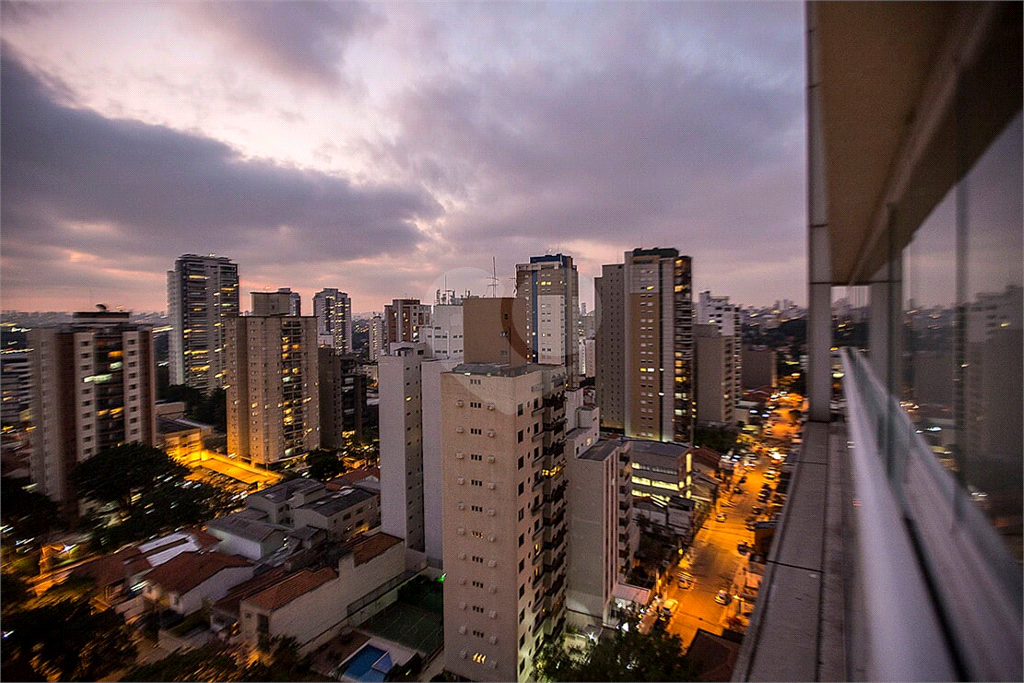 01 DORM MOBILIADO COM VAGA DE GARAGEM AO LADO DO METRÔ EM PINHEIROS 