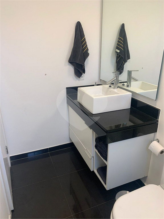 01 DORM MOBILIADO COM VAGA DE GARAGEM AO LADO DO METRÔ EM PINHEIROS 
