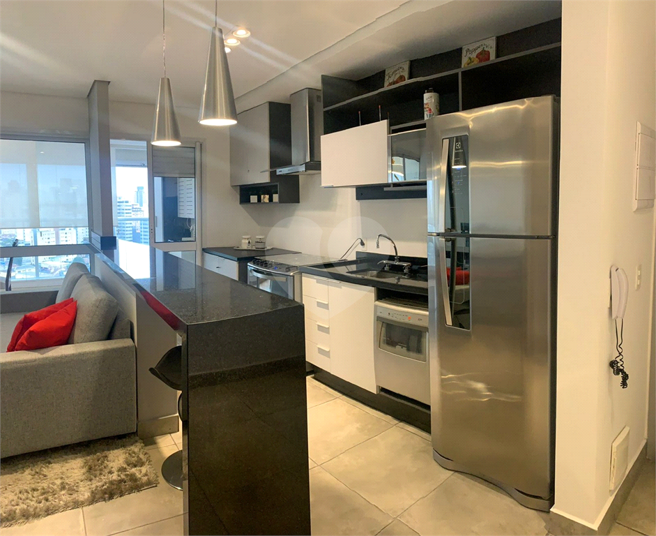 01 DORM MOBILIADO COM VAGA DE GARAGEM AO LADO DO METRÔ EM PINHEIROS 