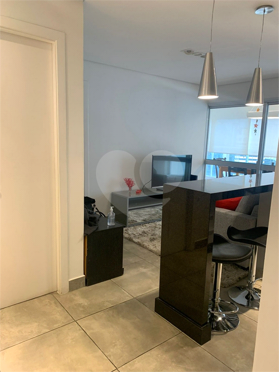 01 DORM MOBILIADO COM VAGA DE GARAGEM AO LADO DO METRÔ EM PINHEIROS 