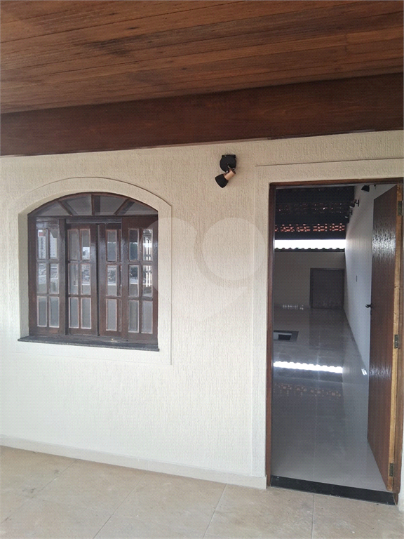 Sobrado amplo com 3 suítes e 5 vagas na Cachoeirinha