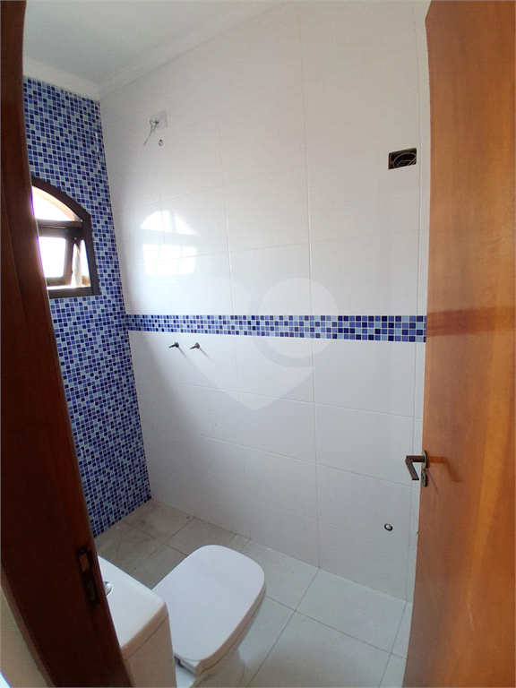 Sobrado amplo com 3 suítes e 5 vagas na Cachoeirinha