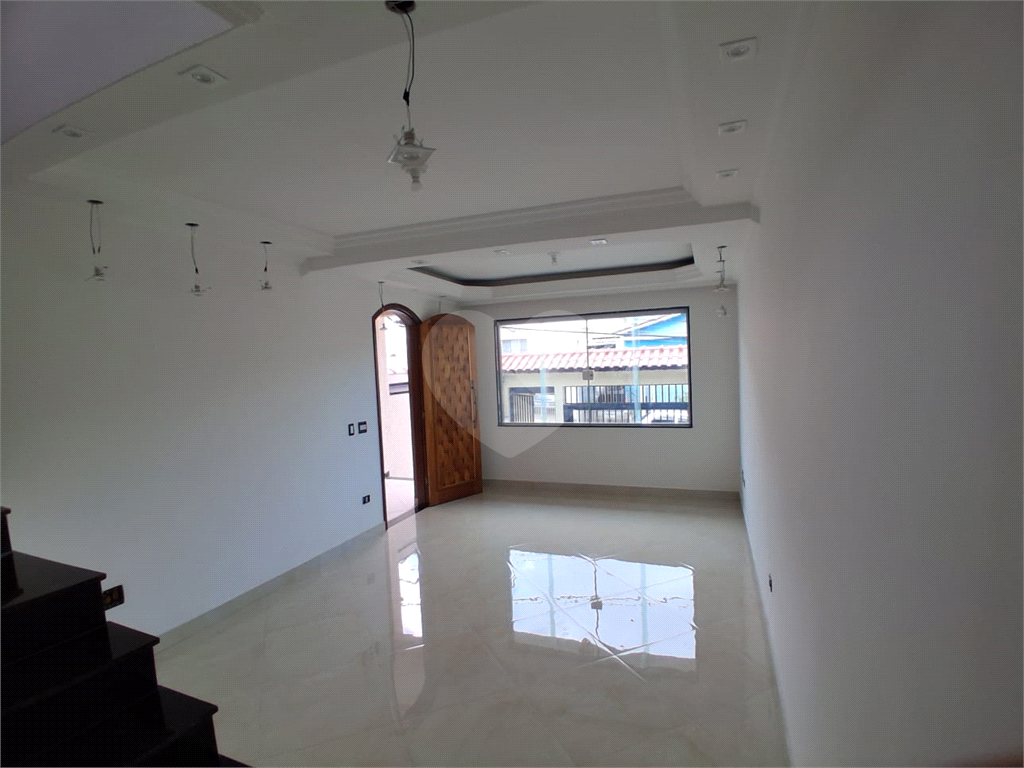 Sobrado amplo com 3 suítes e 5 vagas na Cachoeirinha