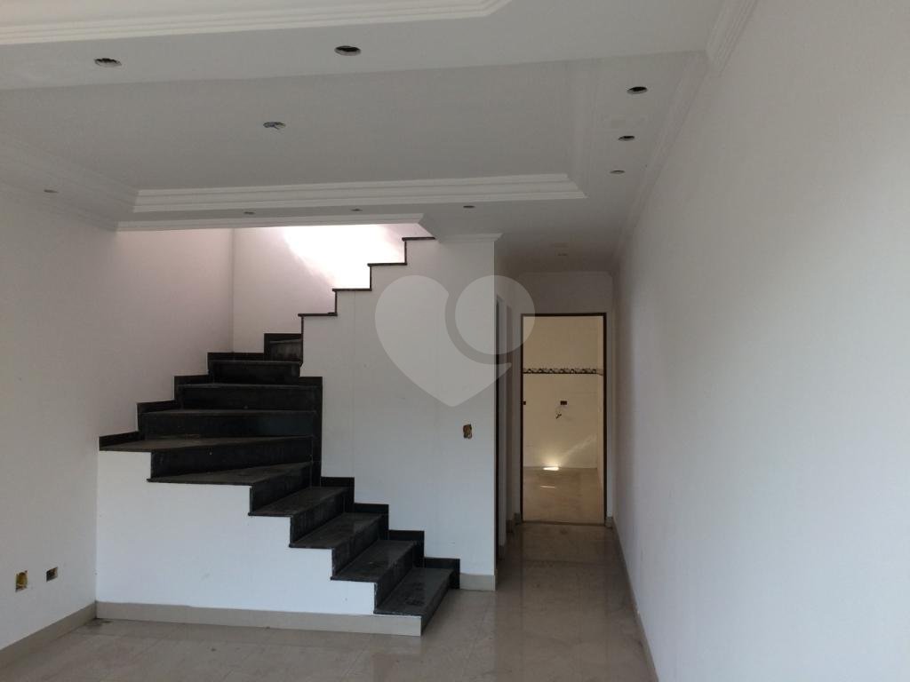 Sobrado amplo com 3 suítes e 5 vagas na Cachoeirinha