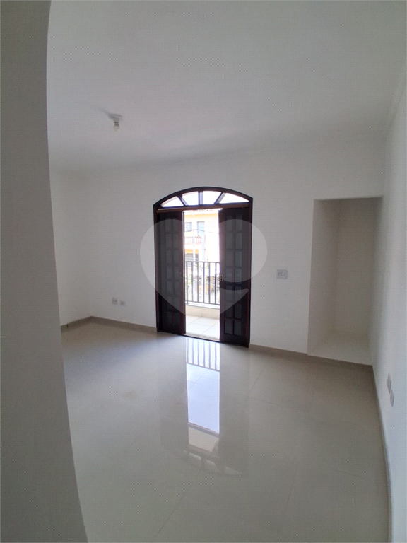 Sobrado amplo com 3 suítes e 5 vagas na Cachoeirinha