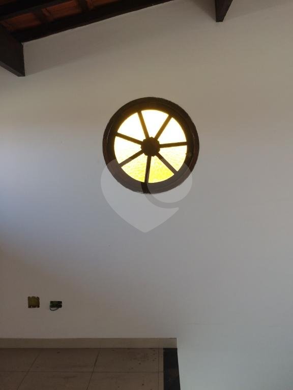 Sobrado amplo com 3 suítes e 5 vagas na Cachoeirinha