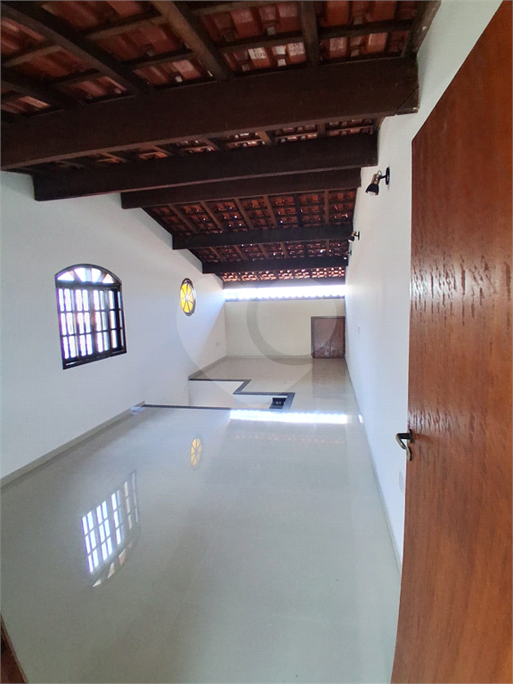 Sobrado amplo com 3 suítes e 5 vagas na Cachoeirinha