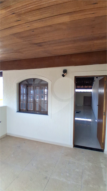 Sobrado amplo com 3 suítes e 5 vagas na Cachoeirinha