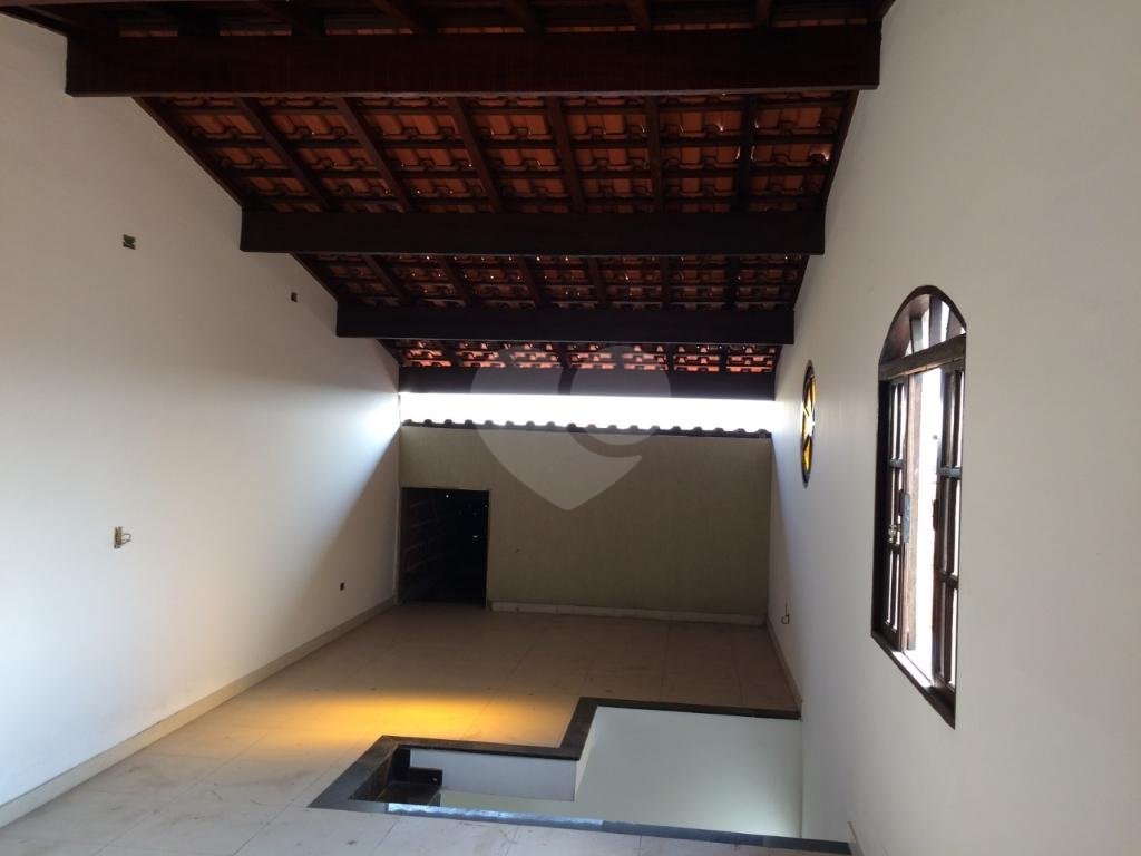 Sobrado amplo com 3 suítes e 5 vagas na Cachoeirinha