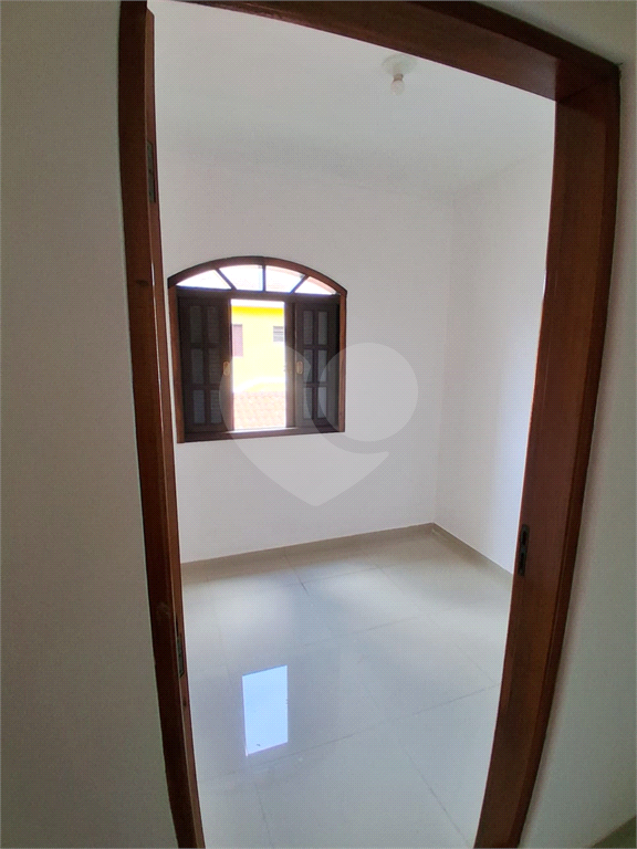 Sobrado amplo com 3 suítes e 5 vagas na Cachoeirinha