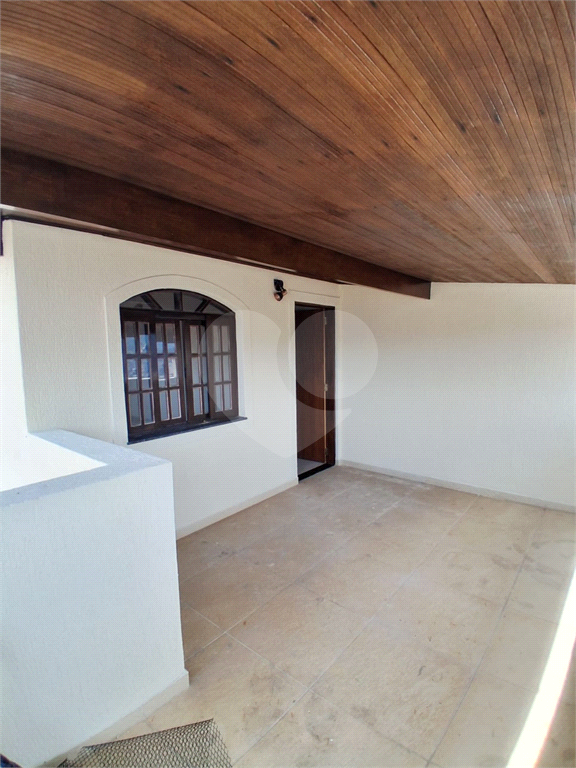 Sobrado amplo com 3 suítes e 5 vagas na Cachoeirinha