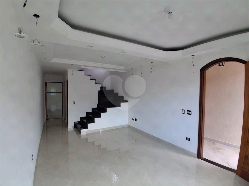 Sobrado amplo com 3 suítes e 5 vagas na Cachoeirinha