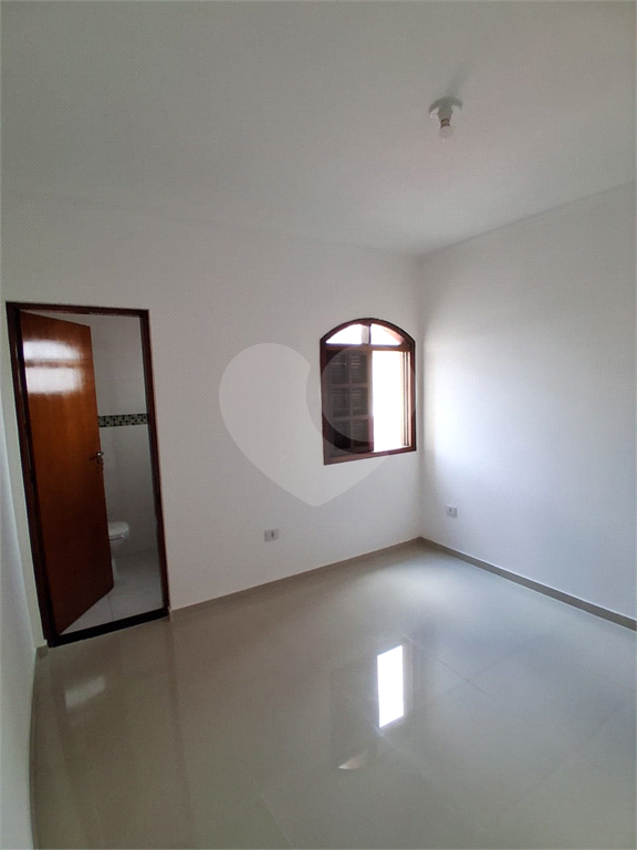 Sobrado amplo com 3 suítes e 5 vagas na Cachoeirinha