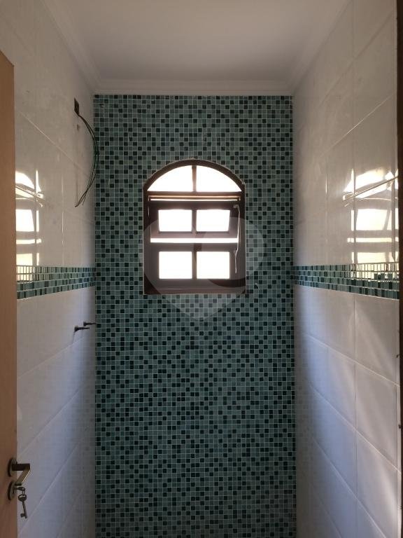 Sobrado amplo com 3 suítes e 5 vagas na Cachoeirinha