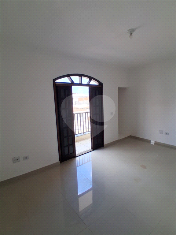 Sobrado amplo com 3 suítes e 5 vagas na Cachoeirinha