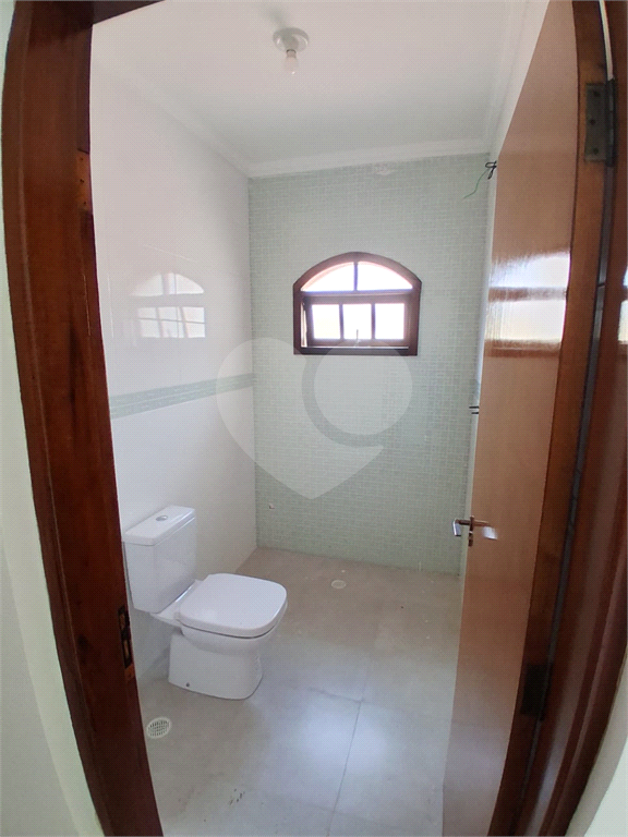 Sobrado amplo com 3 suítes e 5 vagas na Cachoeirinha