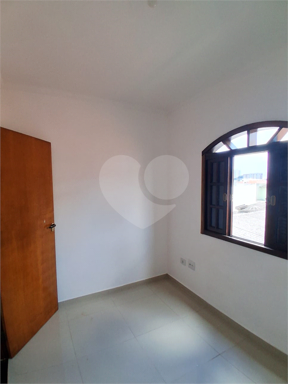 Sobrado amplo com 3 suítes e 5 vagas na Cachoeirinha