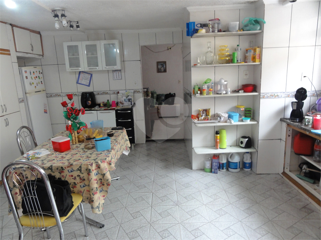 Casa à venda com 5 quartos, 200m² - Foto 2