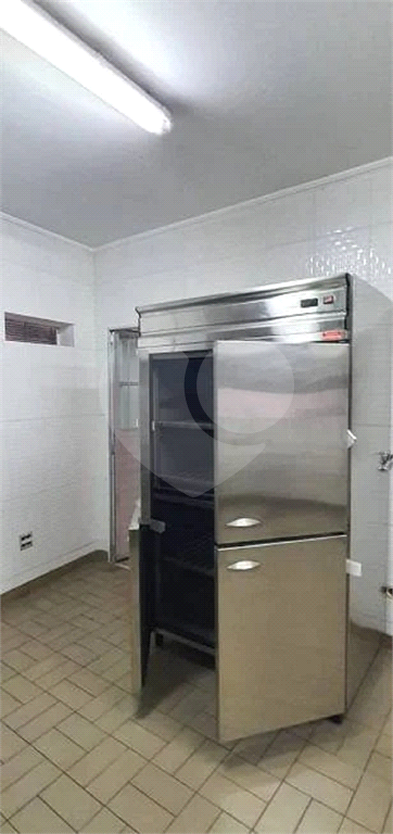 Prédio comercial com 400 metros quadrados de área útil. Localização excelente