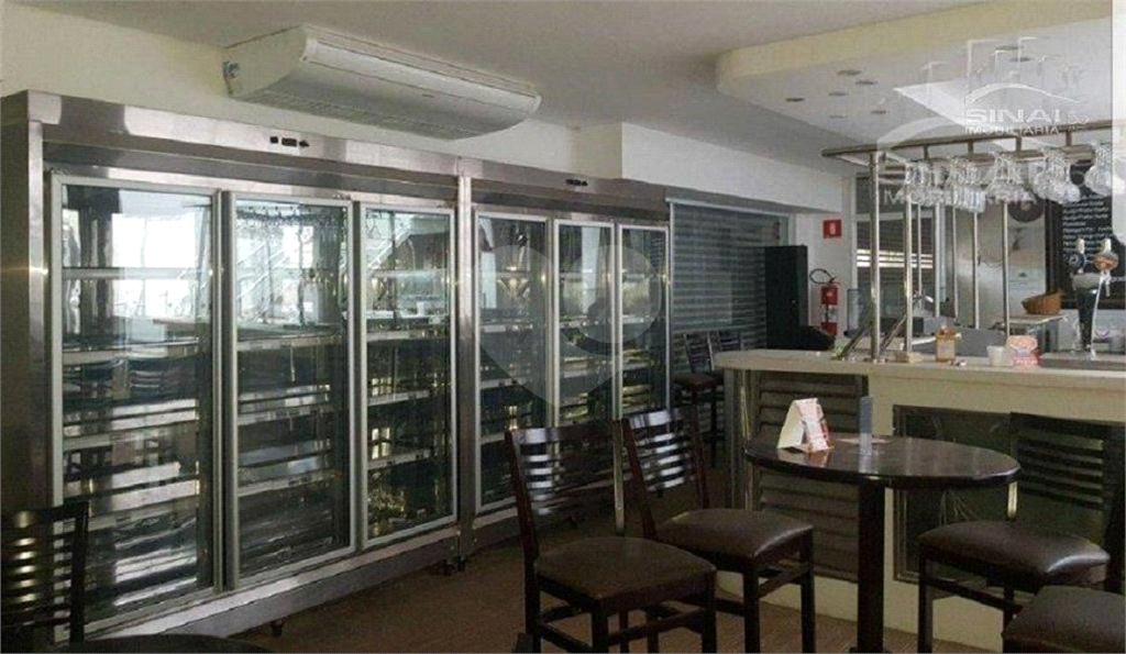 Prédio comercial com 400 metros quadrados de área útil. Localização excelente