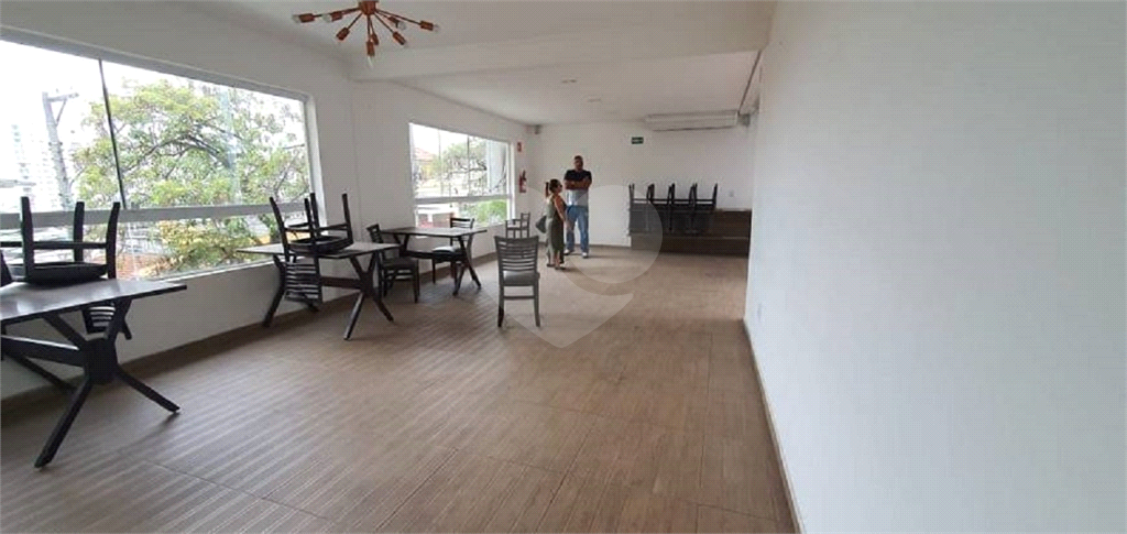 Prédio comercial com 400 metros quadrados de área útil. Localização excelente