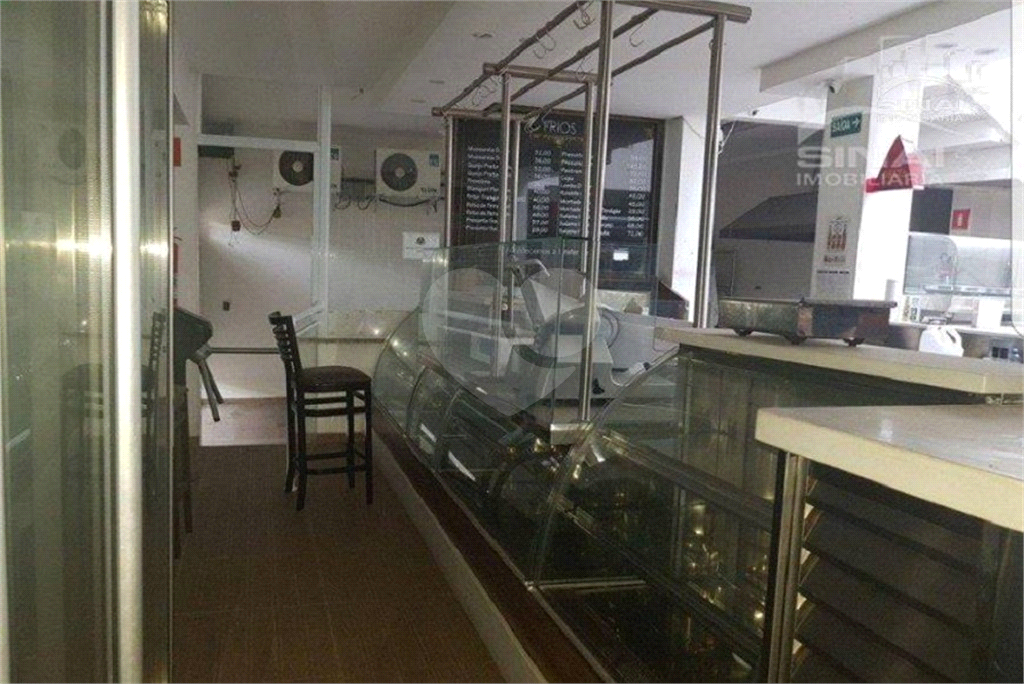 Prédio comercial com 400 metros quadrados de área útil. Localização excelente