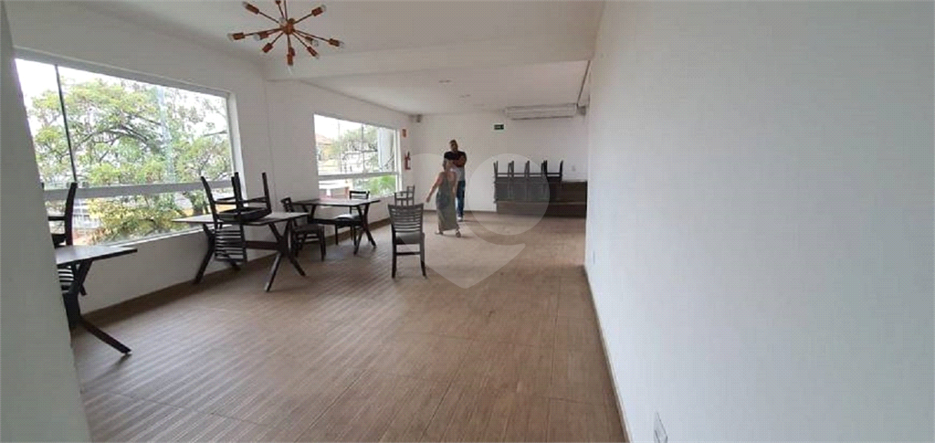 Prédio comercial com 400 metros quadrados de área útil. Localização excelente