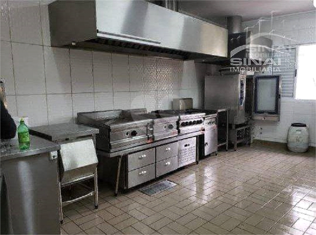 Prédio comercial com 400 metros quadrados de área útil. Localização excelente