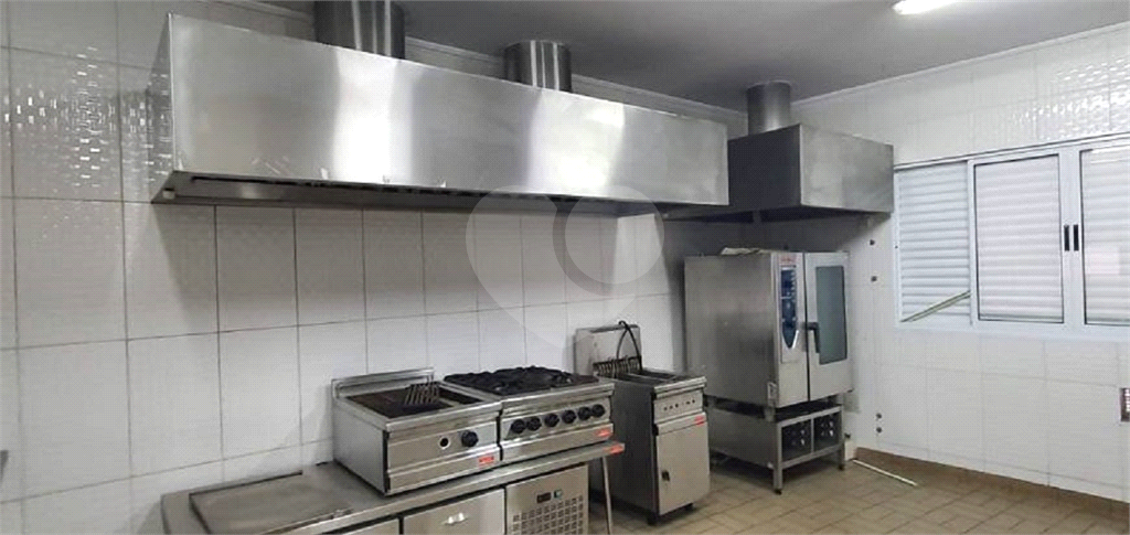 Prédio comercial com 400 metros quadrados de área útil. Localização excelente