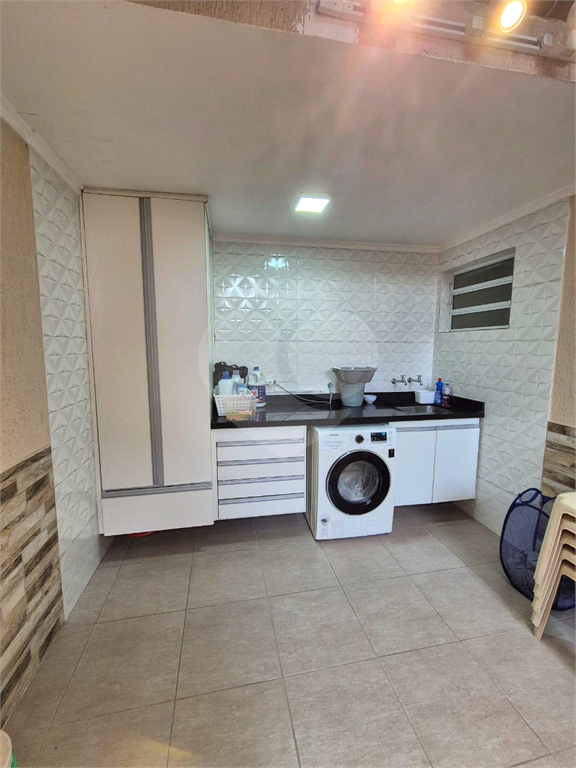 Sobrado na Vila Nova Mazzei com 3 dorms, 2 vagas e dependência de empregada